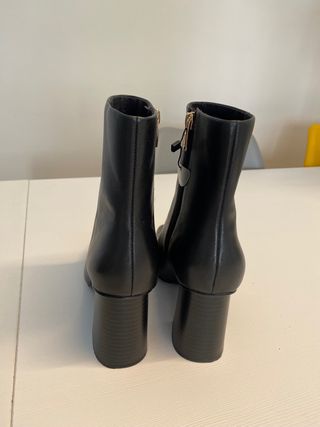 Botines Mango Tacón Cuadrado Negro