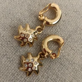 Pendientes chapados en oro con estrellas