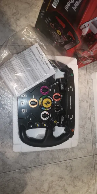 Volante Thrustmaster Ferrari F1