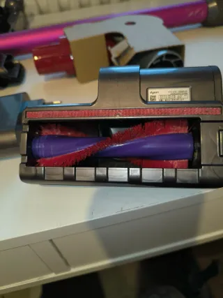 Dyson V10 con accessori