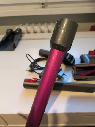 Dyson V10 con accessori