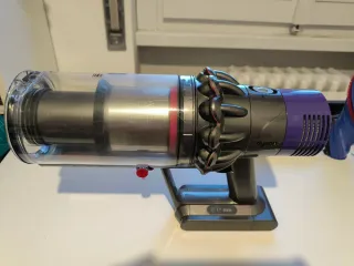 Dyson V10 con accessori