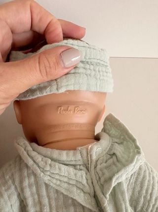 Muñeca Bebé Paola Reina con Mono Verde