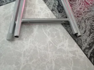 Taburetes metálicos naranjas (2 unidades)