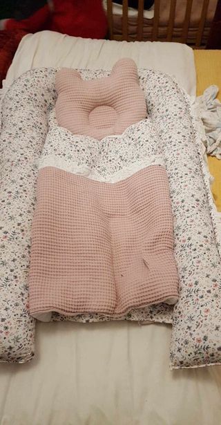 Ninho de bebé rosa com laço