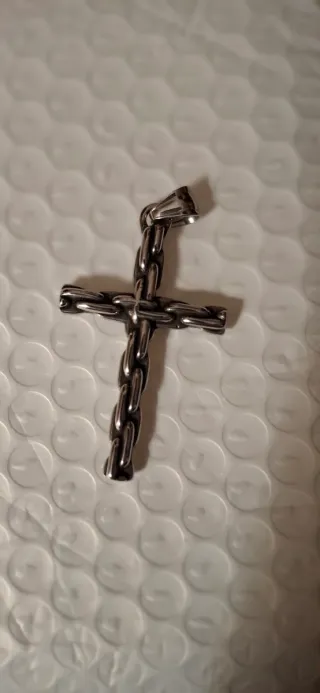 Cadena con colgante cruz