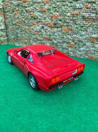 Ferrari GTO (1984) – Bburago – Escala 1:18