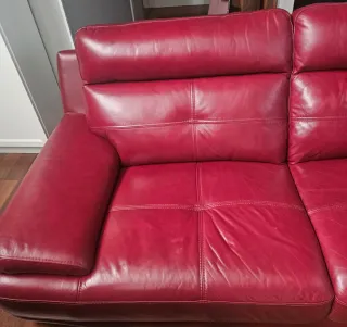 Sofá de piel rojo Conforama Hawai