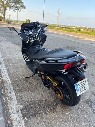 Yamaha TMAX SX Negra