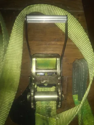 Esliga de atar cargas