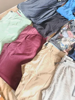 Ropa de hombre: Chaqueta, camisetas y pantalones