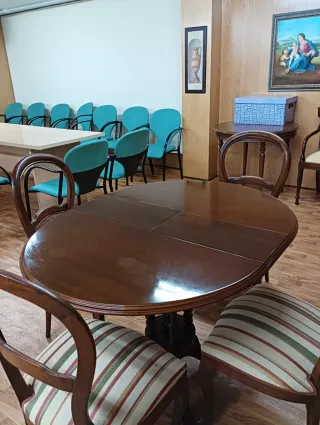 Mesa extensible y 4 sillas