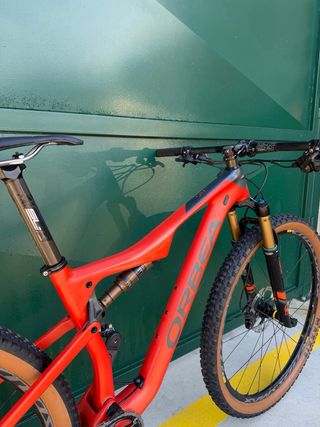 Orbea Oiz M10 de carbono con Kashima -xc