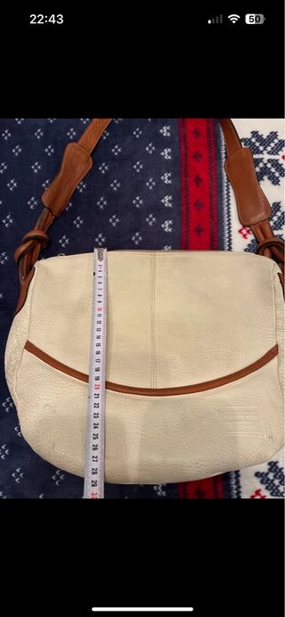 Bolso de piel beige y marrón