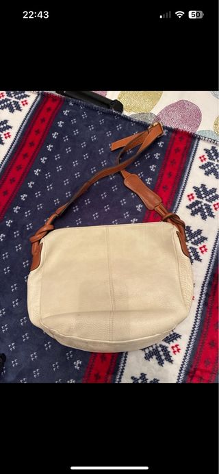 Bolso de piel beige y marrón