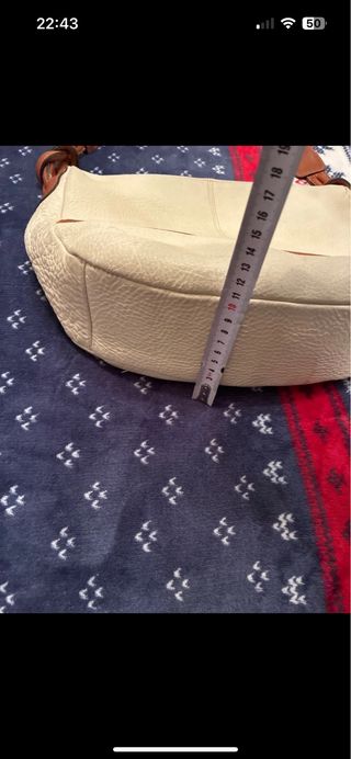 Bolso de piel beige y marrón