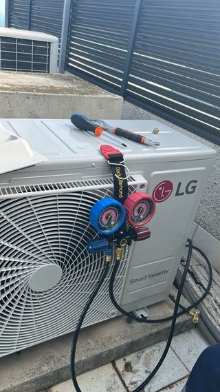 Se busca ayudante para montar aires acondicionados