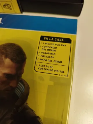 Cyberpunk 2077 PS4 precintado + llavero coche