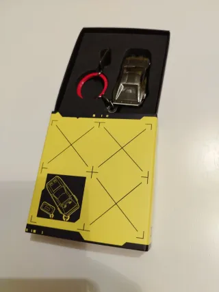 Cyberpunk 2077 PS4 precintado + llavero coche