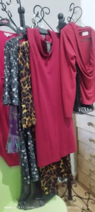 Vestido estampado floral negro y rosa