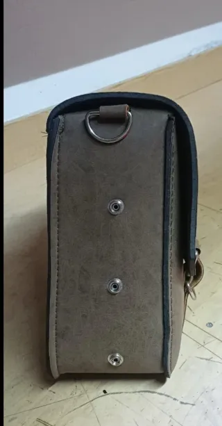 Alforja de cuero para moto