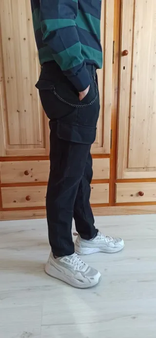 Pantalones cargo Pull&Bear negros slim