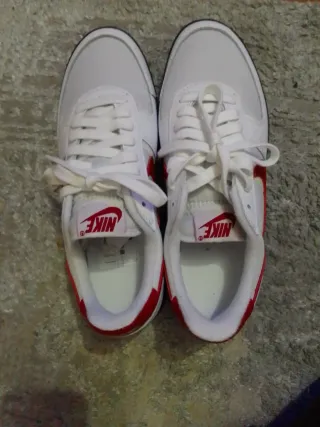Zapatos Nike Blancos y Rojos