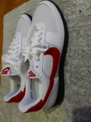 Zapatos Nike Blancos y Rojos