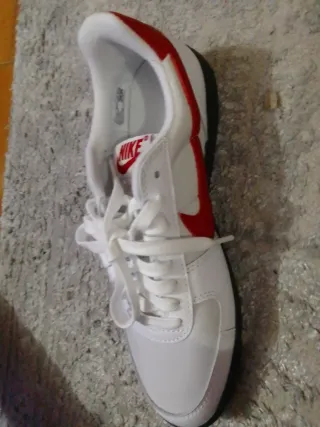 Zapatos Nike Blancos y Rojos