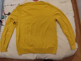 Jersey Carolina Herrera cuello V amarillo