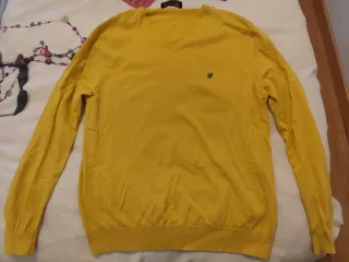 Jersey Carolina Herrera cuello V amarillo