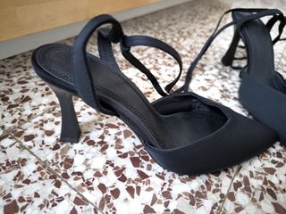 Eleganti scarpe da sera nere con lacci