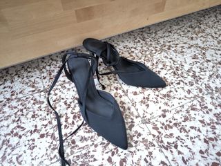 Eleganti scarpe da sera nere con lacci