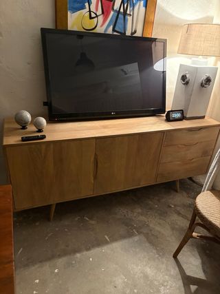 Aparador de madera y metal