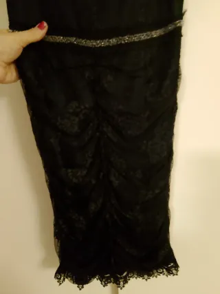 Vestido negro de fiesta con pedrería .Azul Marino