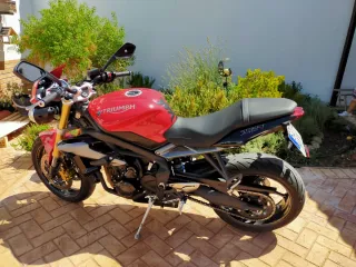 Triumph Street Triple 675 Roja