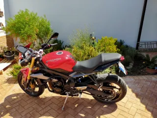 Triumph Street Triple 675 Roja
