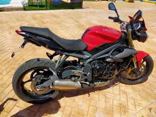 Triumph Street Triple 675 Roja
