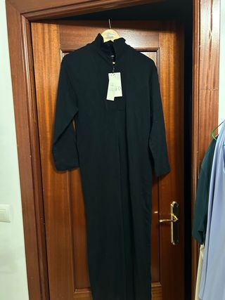 Mono Zara negro manga larga