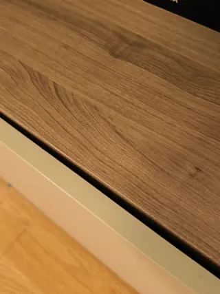 Mueble TV con vitrina y 3 cajones.