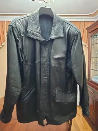 Chaquetón de piel negro