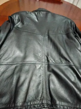 Chaquetón de piel negro