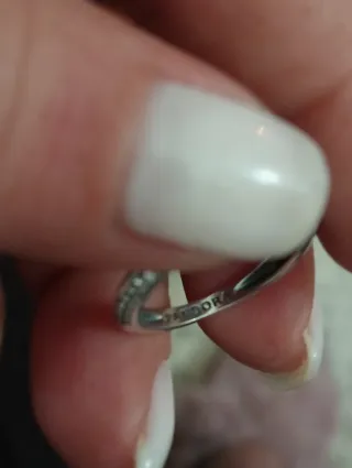 Anillo Pandora dos tonos con circonita