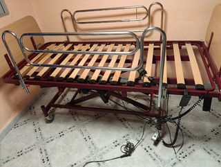 Cama articulada metálica y madera