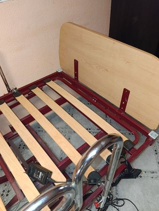 Cama articulada metálica y madera