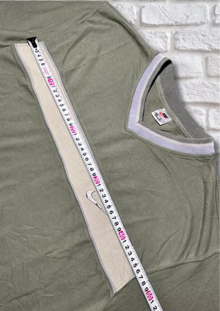 Camiseta Nike V-Neck Verde con Raya Crema