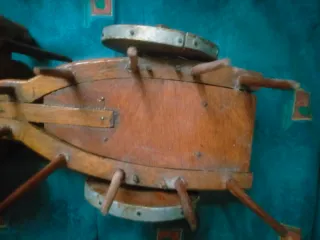 Bueyes y carro de madera decorativo