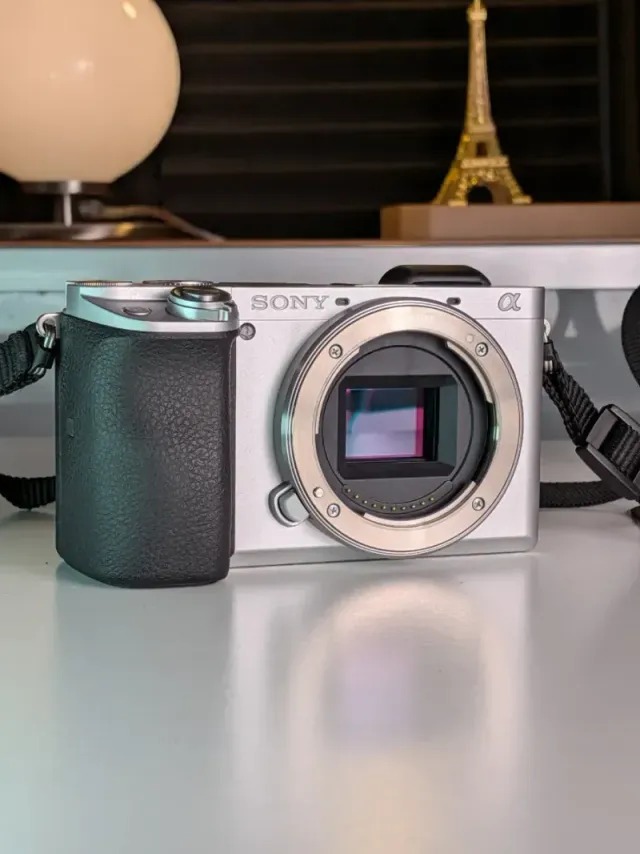 COMO NUEVA | Sony a6100 + objetivo kit