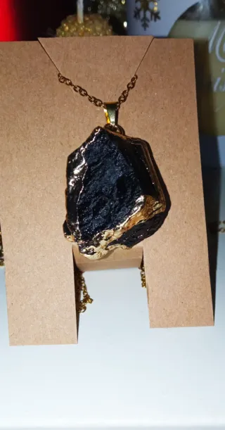 Collar Turmalina Negra con detalles Dorados