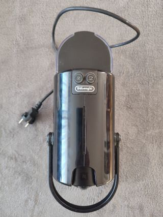 Cafetera Nespresso inissia DeLonghi. Color negro.